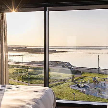 Shoreline Apartment